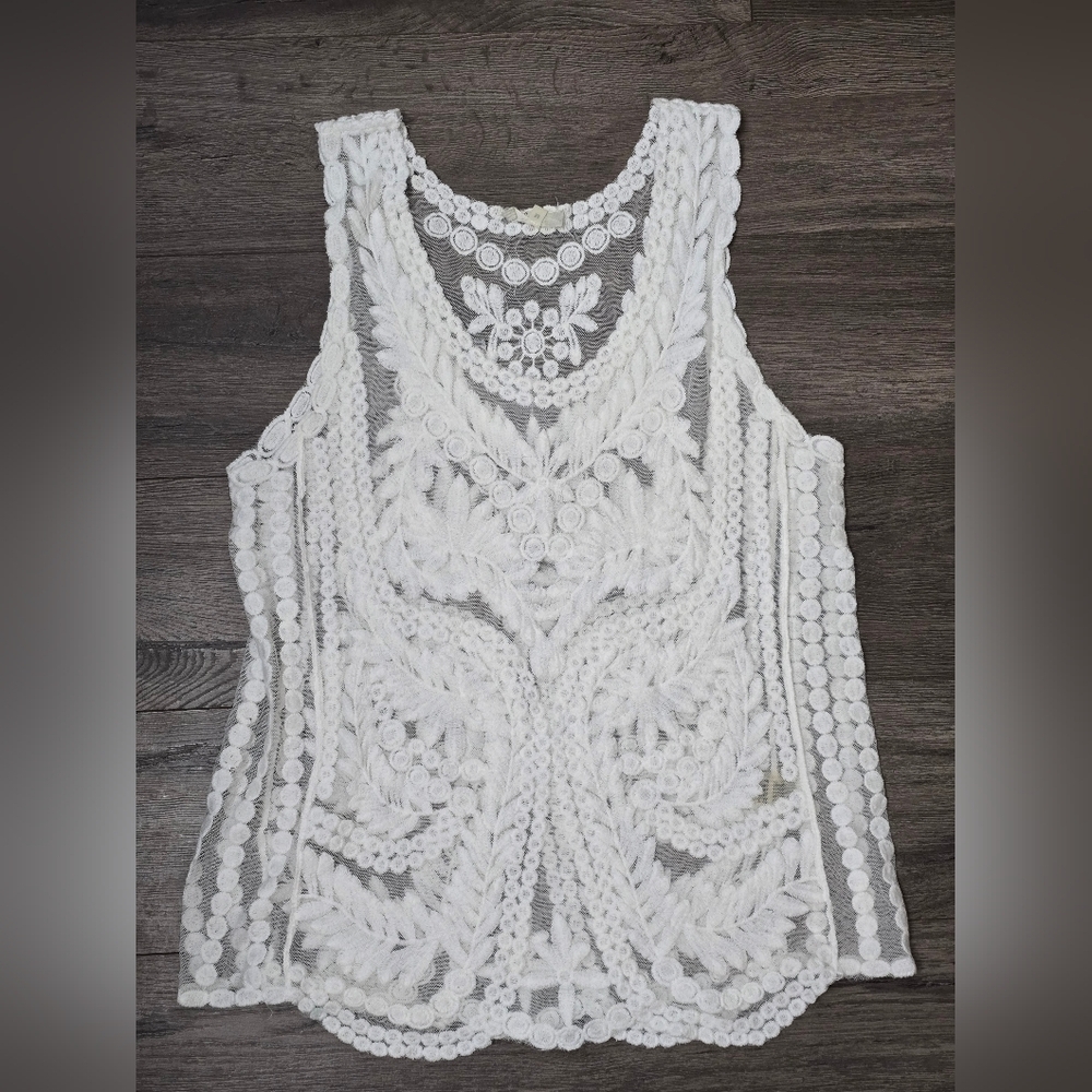 Capri Lace Scallop Sleeveless Top Size Medium White Layering Girly Whimsical